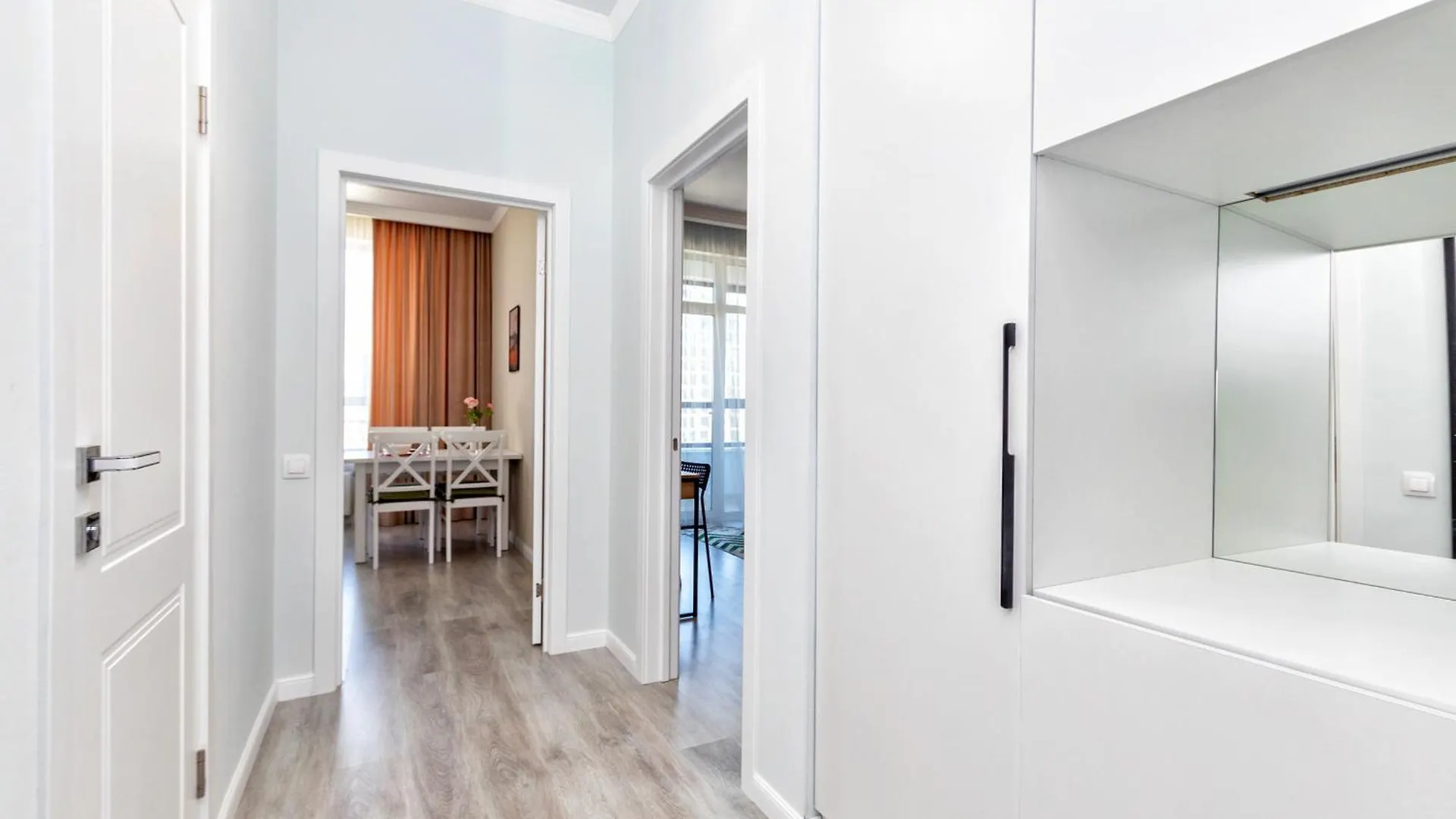 Grand Turan Business One-Room Apartments Nur-Sultan  Nur-Sultan (Astana)