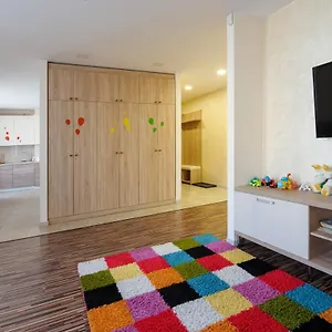 https://colored-balls-3-bedrooms-equipped-flat.hotelslviv.net